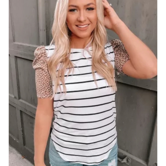 Private Label Tops - ♥️New Boutique top puff sleeve